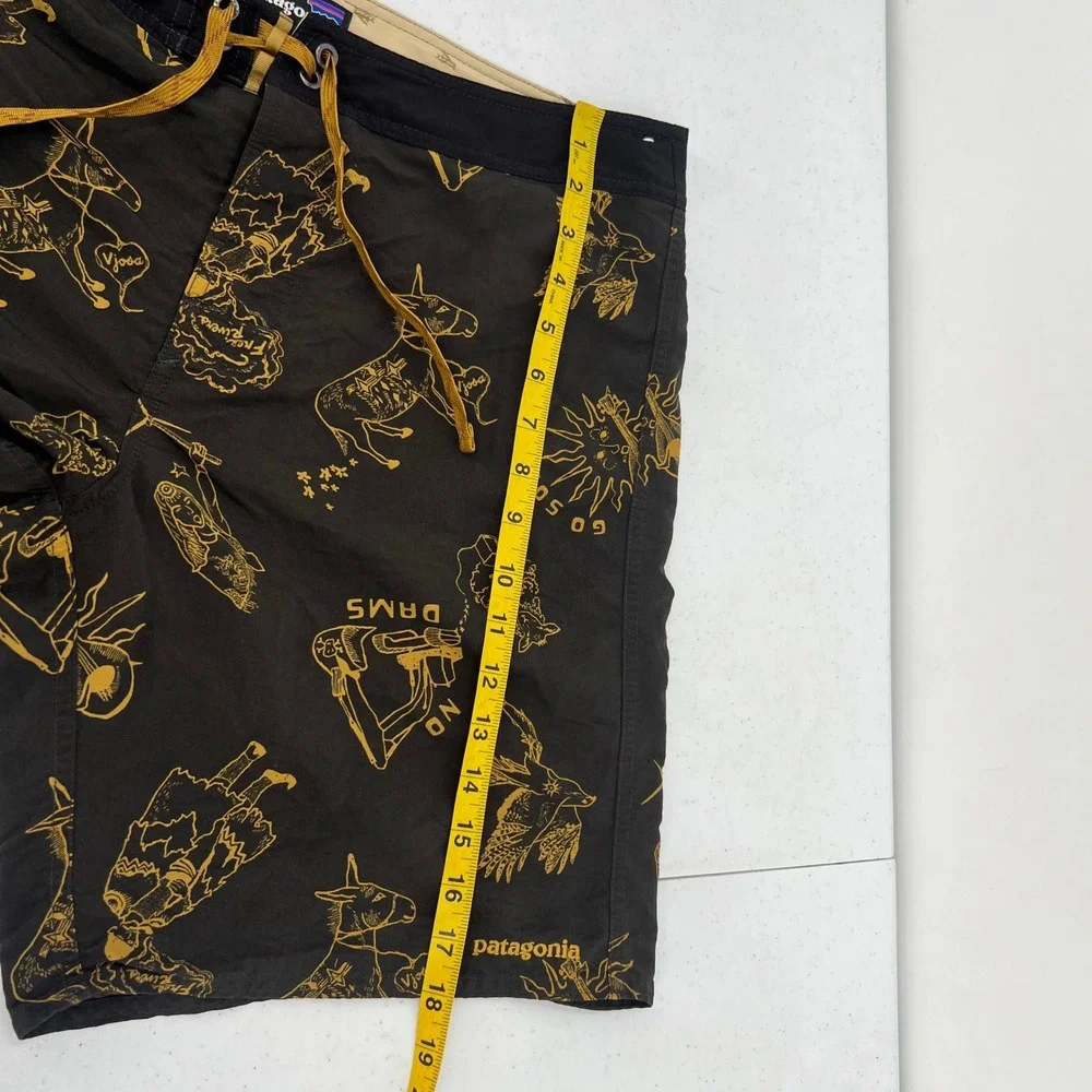 Patagonia Men 34 Stretch Planing Board Shorts Black Yellow No Dams Print